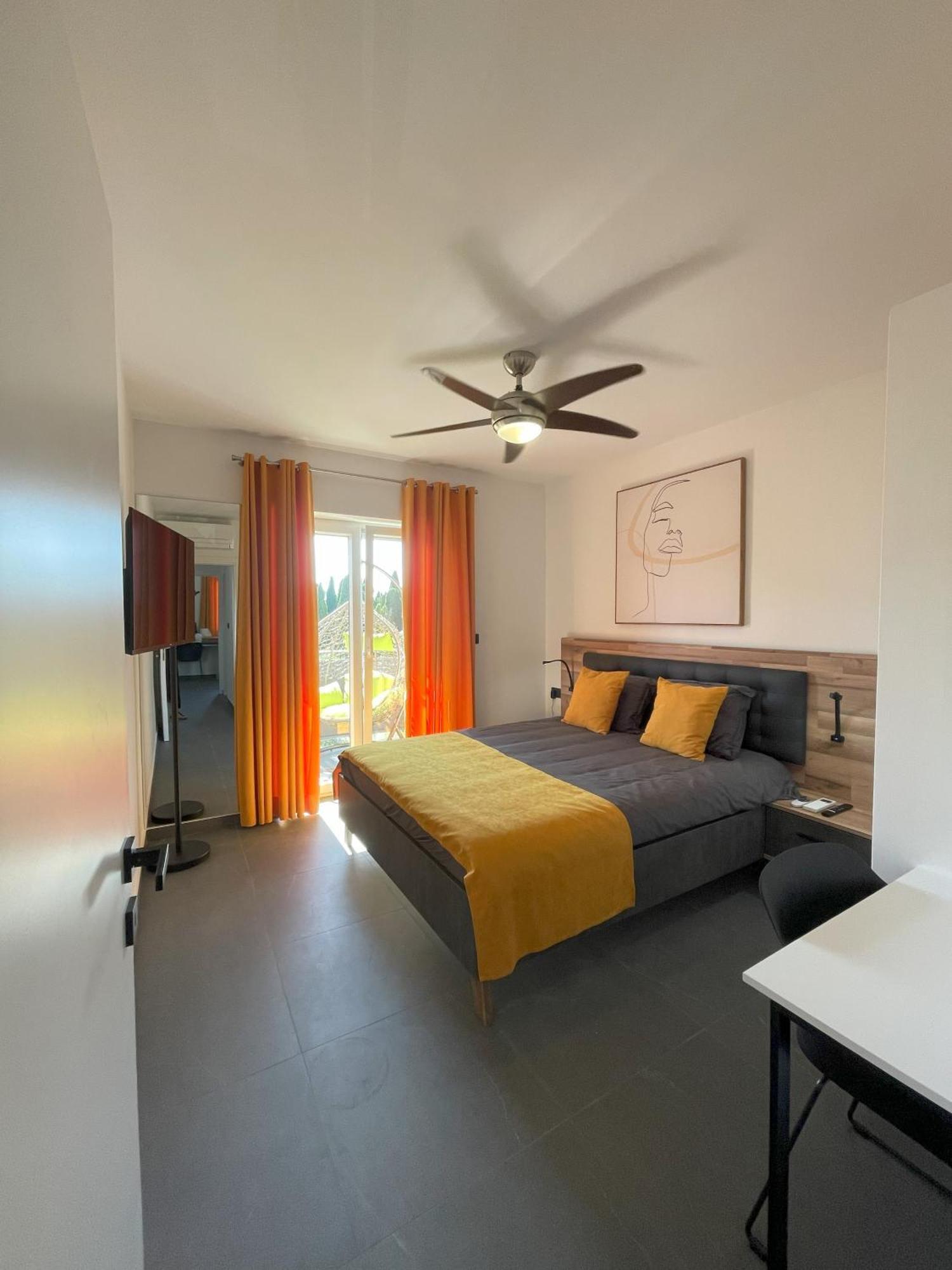 Valkane Beach Apartments 普拉 外观 照片
